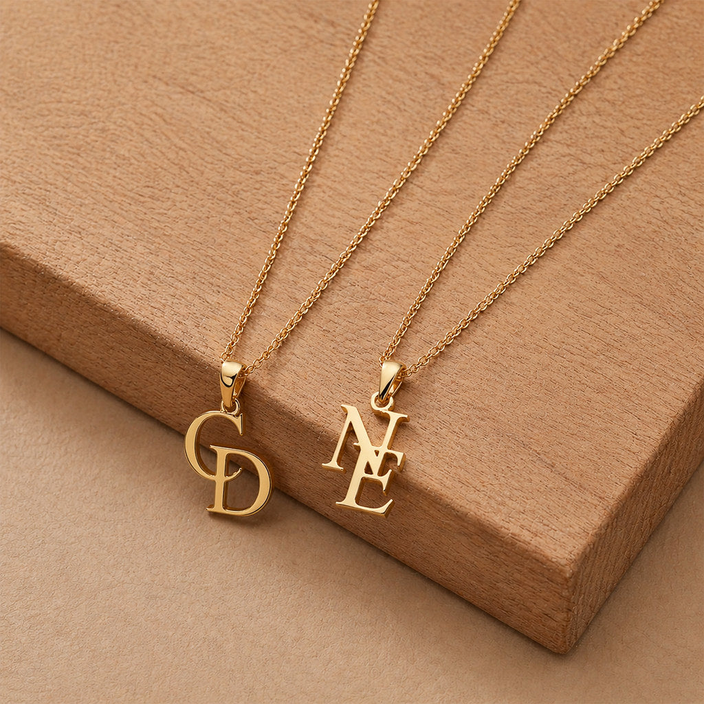 Close-up of intertwined initial pendant in gold - Calioras