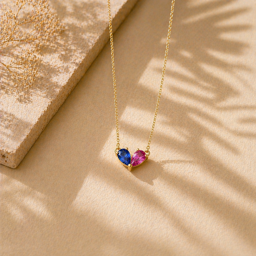 Close-up of heart birthstone pendant in 18K gold - Calioras