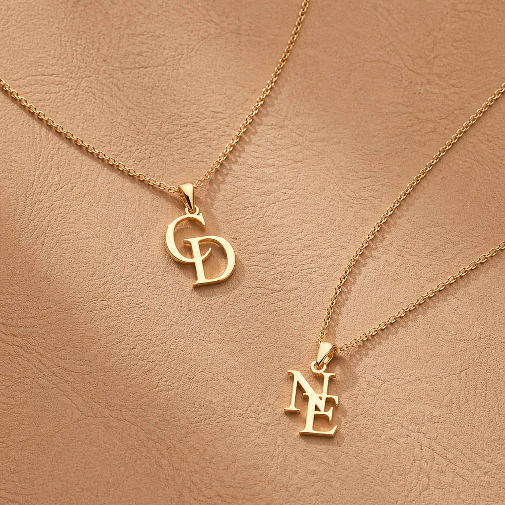 Close-up of intertwined initial pendant in gold - Calioras